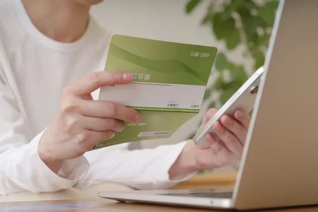 社会人「貯金は100万前後です(ﾄﾞﾔ)」←これ