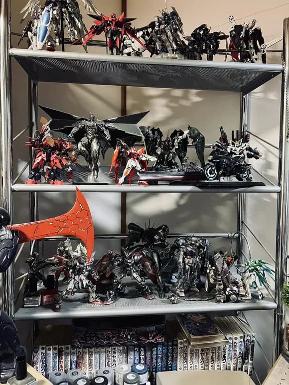 【画像】ガンプラおじさん、火事で全て失う……