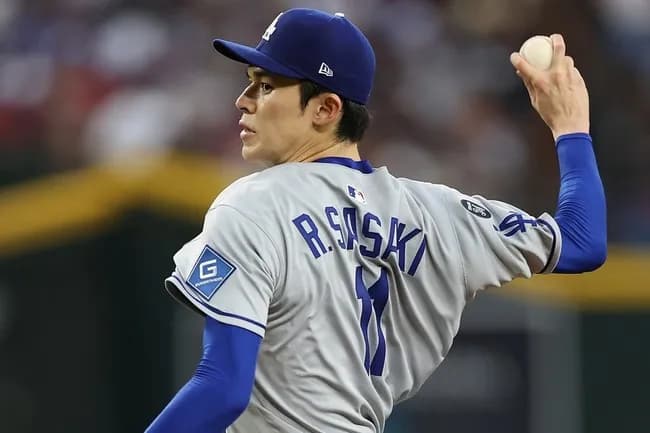 【悲報】米メディア「佐々木はドジャースで明らかに異質な存在。新たな武器以外で解決策はない」