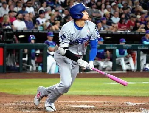 【MLB】大谷翔平、「母の日」ピンク色バットで9戦連続安打…　5打数2安打1打点　真美子さんと長女とみられる手の3ショットも投稿