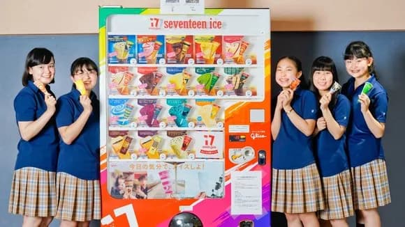 【朗報】学校内に『アイスクリーム自販機』が設置され、JK大興奮ｗｗｗ