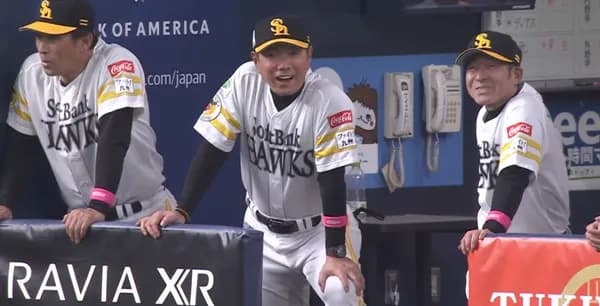 嶺井博希さん、小久保監督を笑顔にしていた