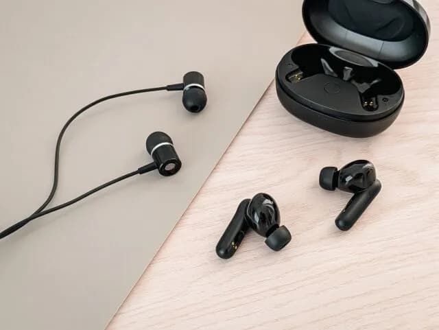 結局イヤホンの無線と有線ってどっちがいいんや？