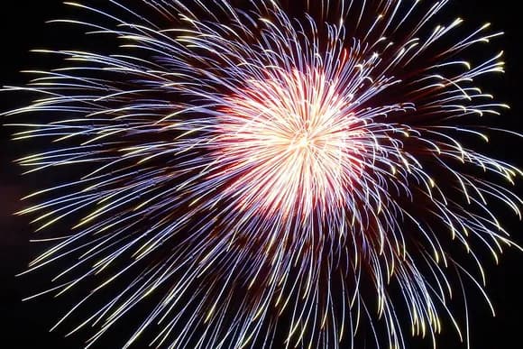 【悲報】小田原花火大会「カップル向けのベッド席(30万)用意したで！これは売れるやろなぁｗｗ」