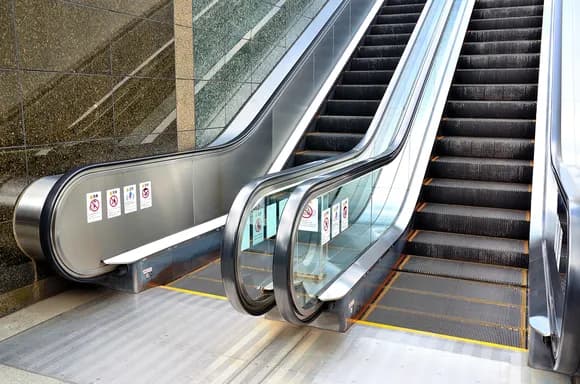 【動画】名古屋市、AI導入でエスカレーター歩行禁止を本気で実現 →全国展開へ