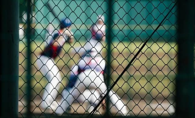 高校野球指導者「日本は貧困家庭が増えて球児が減った…野球はお金がかかる」深刻さを訴える