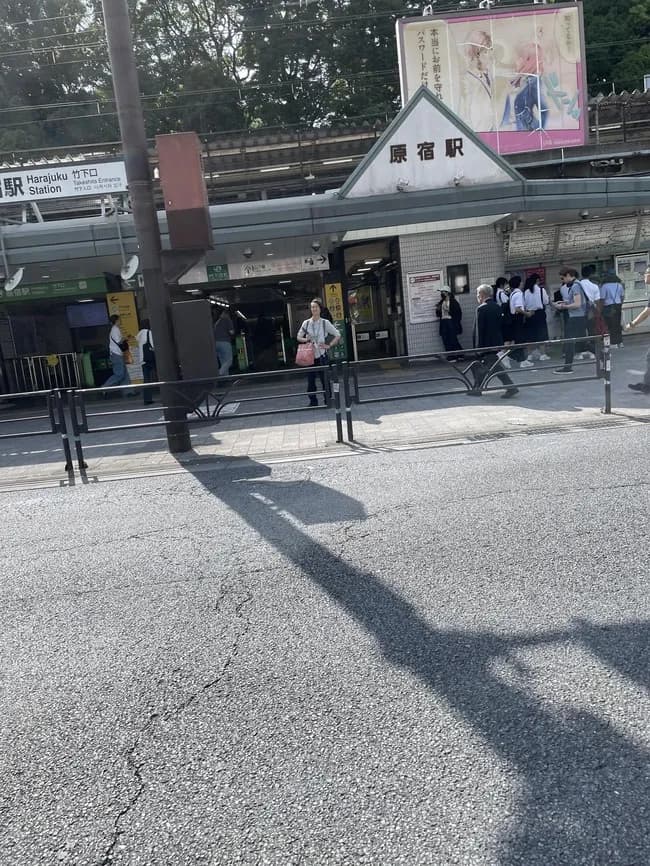 原宿駅ショボすぎてワロタｗｗｗｗｗｗｗｗ