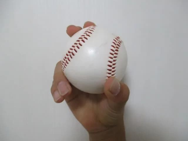 おまえらカーブ投げれる？