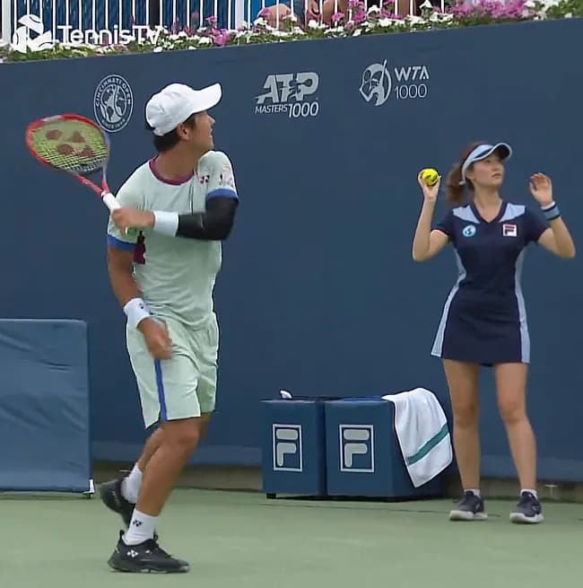 【動画】檜山沙耶の夫おにし、試合中にボールを観客席に打ち込んでペナルティｗｗｗｗ