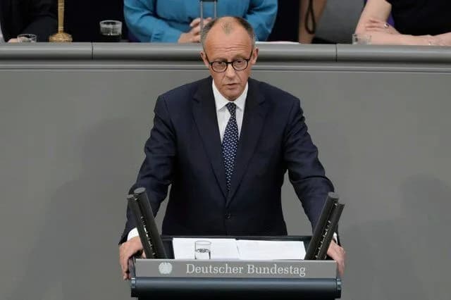 ドイツ首相「ドイツ軍をヨーロッパ最強の軍隊にする」と宣言