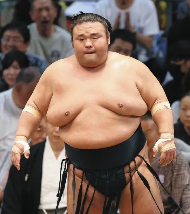 【悲報】元大関の貴景勝さん、変わり果てた姿で発見される………