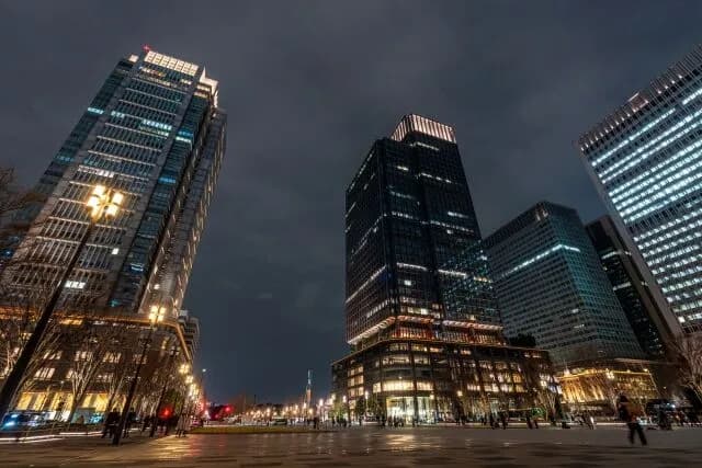 「攻めのリストラ」、急拡大