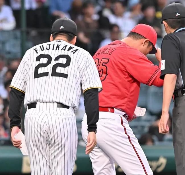 【悲報】新井貴浩さん、藤川にまだブチギレている模様…目線も合わせずメンバー表交換