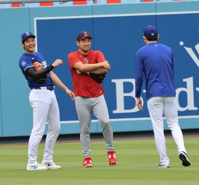 【画像】大谷翔平さん、菊池雄星先輩の腰巾着みたいになるwwwwwwwwwwwwwwwwwwwww