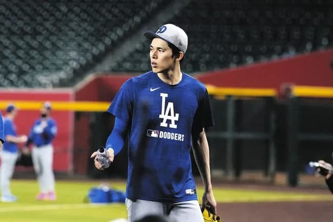 【朗報】ロバーツ監督「佐々木朗希はMRI検査では特に損傷はなかった。数日以内にボール握れそう」