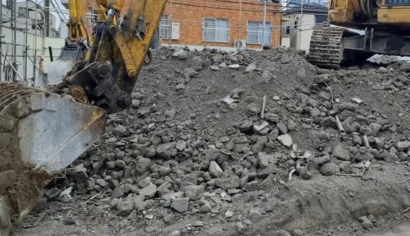 【悲報】新人解体屋ワイ（35）今日も先輩（18）に怒鳴られてしまう・・・・