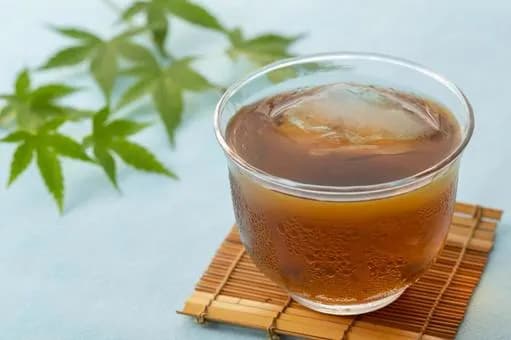 【朗報】麦茶とかいう水に袋ぶち込んどけば勝手に精製される奇跡の飲み物ｗｗｗｗｗｗｗｗｗｗｗｗｗｗｗｗ