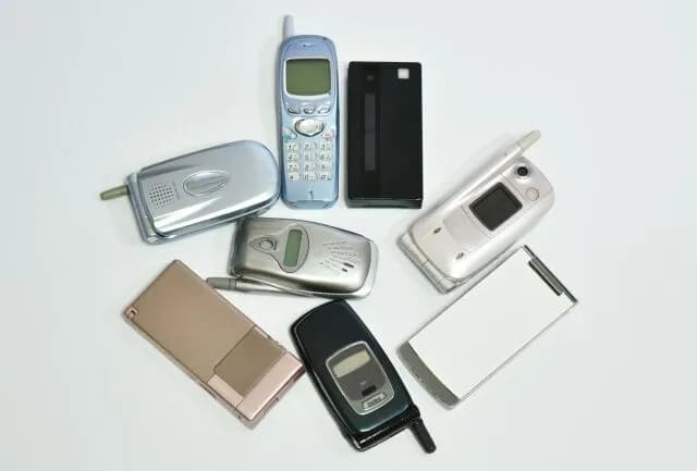 【動画】迷走してた時代のガラケー、レベチｗｗｗｗｗｗｗｗｗｗｗｗｗｗｗｗｗｗ