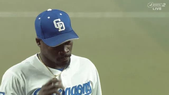 中日・マルテ、バント処理できない！！ 悪送球アンド悪送球ｗｗｗｗ