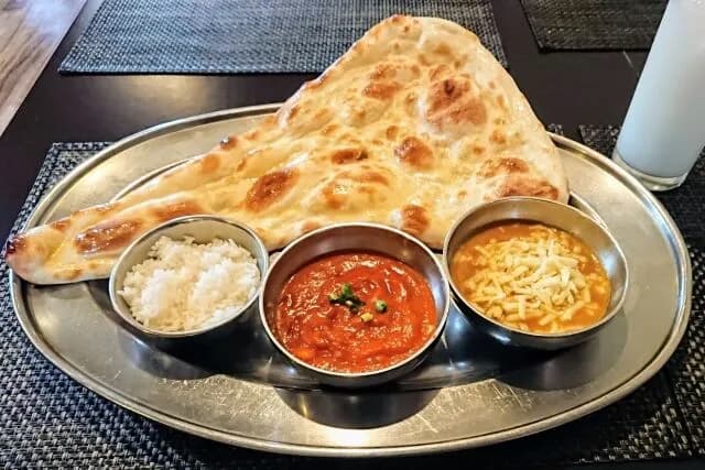 インドカレー屋「ナンおかわり無料ヨ」大食いワイ「(経営傾くまで食ったろ！w)ナン、おかわり！」