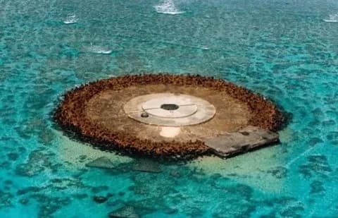 【悲報】中国「沖ノ鳥島は島じゃなくて岩」