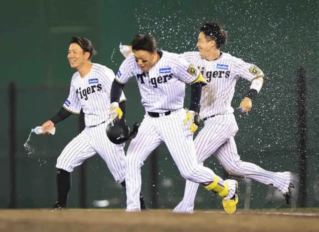阪神　これが糸原の“事起こし”延長11回先頭で劇的勝利を呼び込む中前打