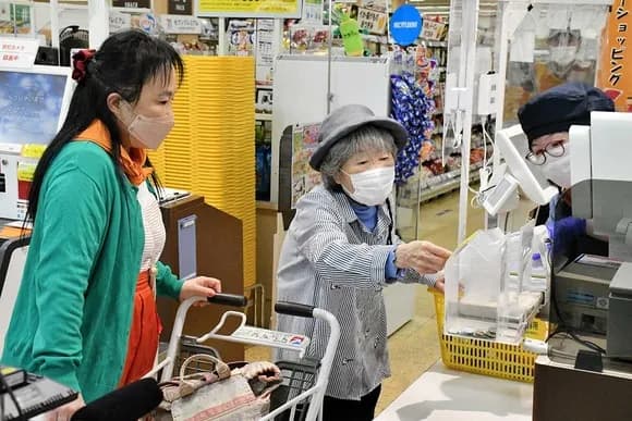 【衝突】Z世代「現金払いとか時代遅れやめろ」→おばちゃん「順番だから待ちなさい」