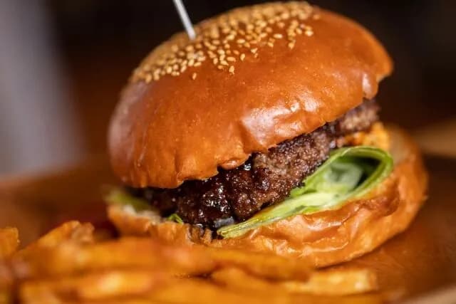 チェーンじゃない高いハンバーガーってあるじゃん？