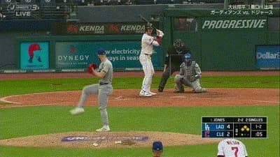 ドジャースの中継ぎ…カーショーの今季初勝利の権利消える…