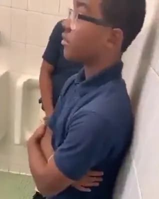 【動画】インテリ黒人さん、暴力に屈してしまう・・・