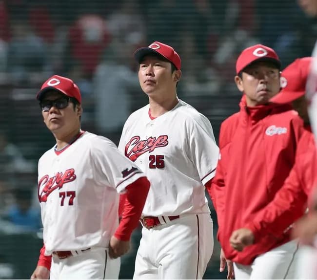 広島・新井監督　矢野とファビアンの激突は責めず　「誰も責めることはできないよね」矢野「見えてないのかと思って」　