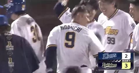 野口意外性のサヨナラホームランキター！！！！野口のこと叩いてた奴らちゃんとごめんなさいしろよw