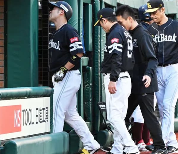 小久保監督、自打球の近藤健介について説明