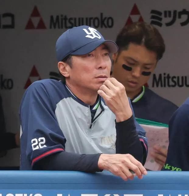 高津臣吾監督が貧打を嘆く「現状はこれ以上のあれ（策）がないので。打順を入れ替えるぐらいしかない。いるメンバーは全力でやっている」