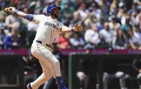 【MLB】マリナーズの「4番・捕手」ローリーが3戦連続23号本塁打 大谷翔平抜きメジャー単独トップに