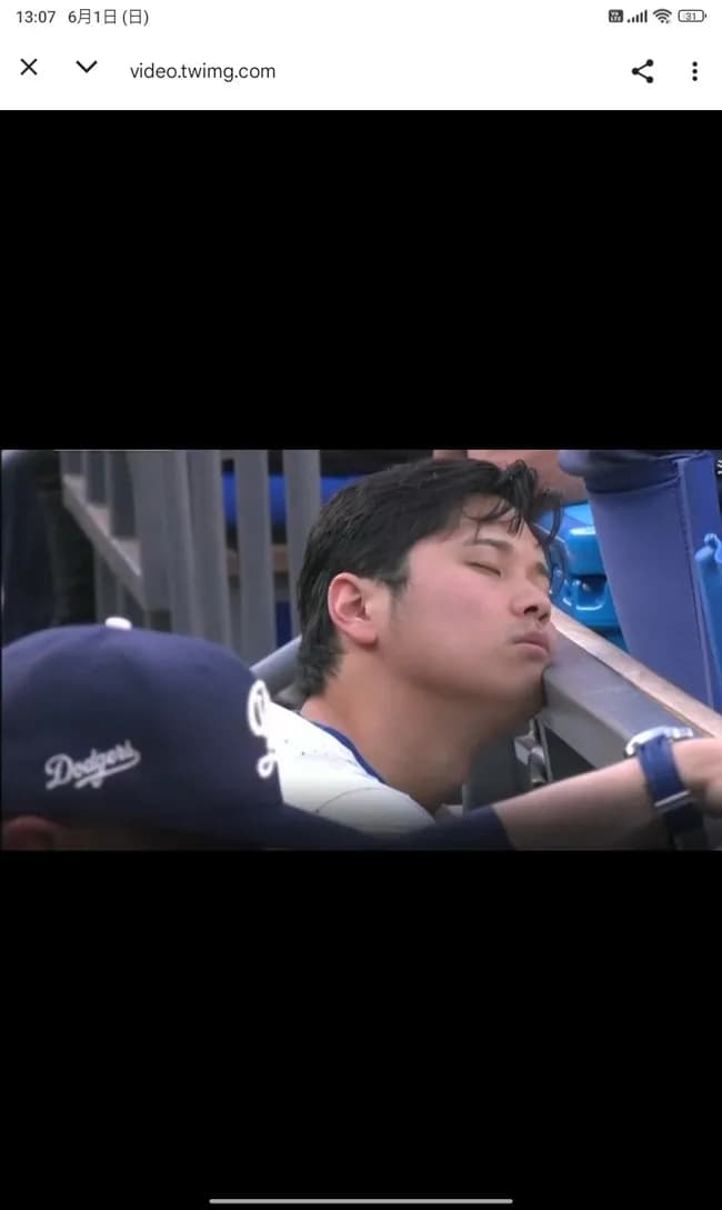 【悲報】大谷翔平さん、試合中に寝てしまう😪