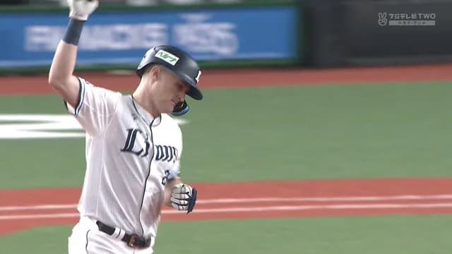 西武・ネビン、良い奴すぎる…　長打性の打球を赤羽に阻まれて称賛ジェスチャー