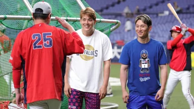 西川龍馬、カープ選手との再会を楽しむ！山岡泰輔の挨拶時に「実家のようにくつろぐ動画」が人気ｗｗｗ