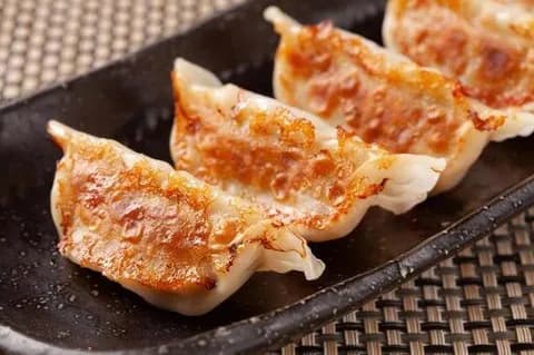 【悲報】街を守るいいヤクザさん、屋台の餃子を食わされて40人が死亡