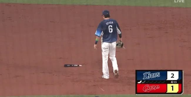 広島末包、ボールと一緒にバットも飛ばしてタイムリー