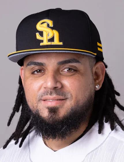 オスナ 22試合 3勝1敗8S 防御率4.09 奪三振率4.91　4年40億