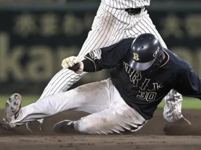 広岡のスライディングにベンチを飛び出した田中秀太コーチ『やっちゃいけない』