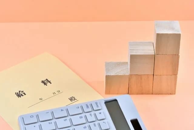 年収1000万はちょっと頑張れば行くけど2000万はきつくね？