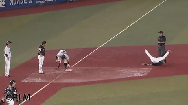 プロ野球三大珍プレー「フェン直ゲッツー」「ライトオーバー無得点」