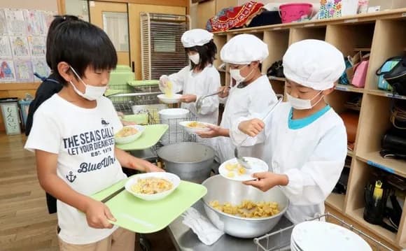 【画像】小学校の給食、限界突破ｗｗｗｗｗｗｗｗｗｗ