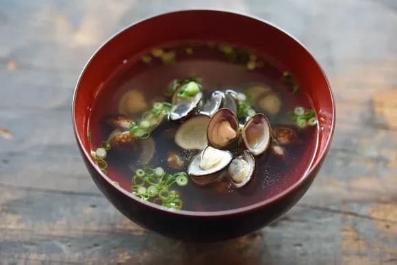 【画像】一般家庭では、味噌汁に入ってる『シジミ』を食べないことが判明ｗｗｗｗｗｗ