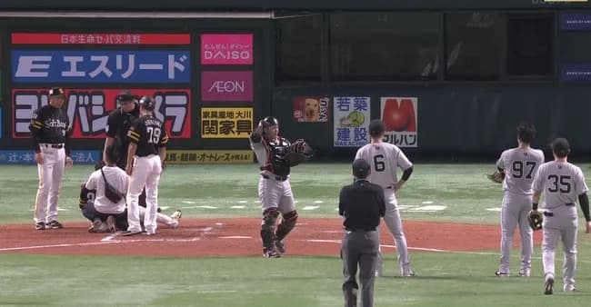 巨人・井上が危険球退場　周東へ頭部死球で球場騒然