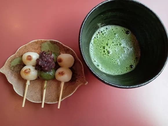 【悲報】日本人の子供「和菓子美味しくない。洋菓子の方が美味しい」愛国者「許せん」ｗｗｗｗｗ