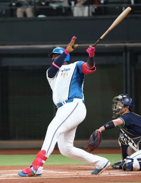 【日本ハム】レイエスが魚雷バットで先制点たたき出す「今日は魚雷ゴリラですか」