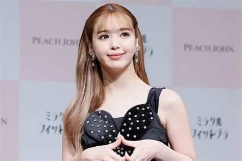 【画像】藤田ニコル、水着姿をアップ→おぢのキモコメントに激怒ｗｗｗｗｗｗｗｗｗｗｗｗｗ